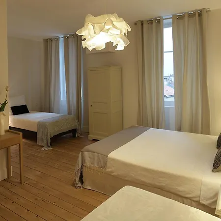 Le Cercle Climatisees Bed & Breakfast *
