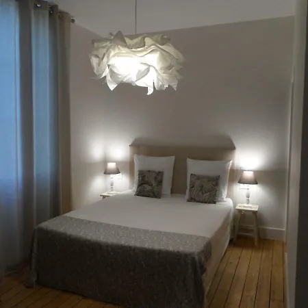 Le Cercle Climatisées Bed & Breakfast