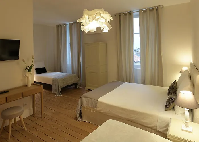 Le Cercle Climatisées Bed & Breakfast 3*